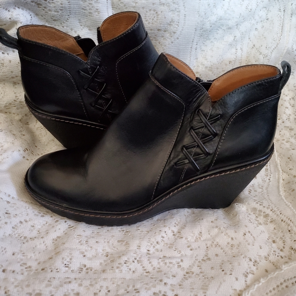 Sofft booties Black size 8